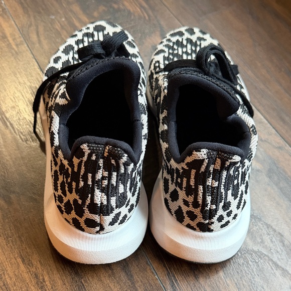 Adidas Women’s Swift Run Leopard Shoes size 7.5 (BL) - Picture 5 of 7